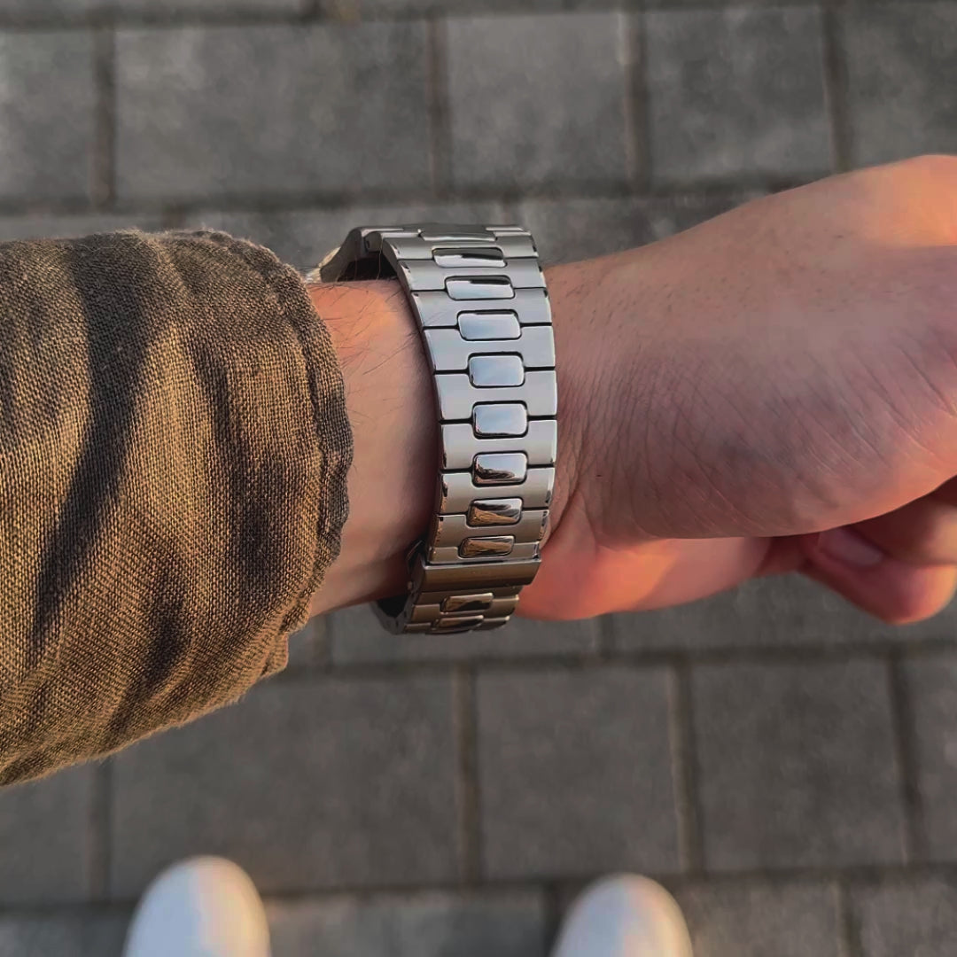 NAUTIKO BLACK OPEN HEART